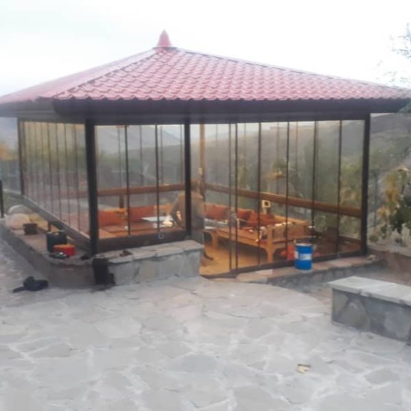 آلاچیق شیشه ای