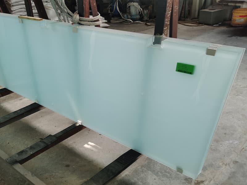 شیشه بالکن مات