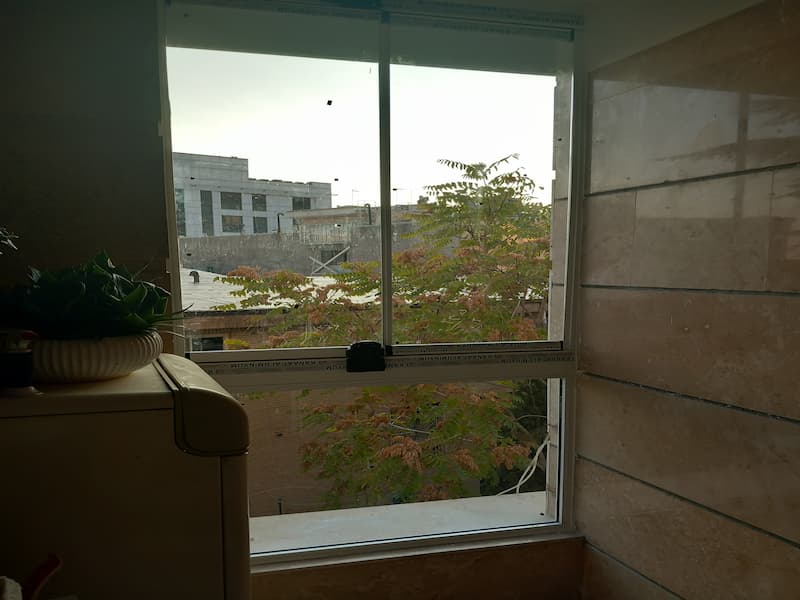 شیشه بالکنی در اندازه‌های کوچک