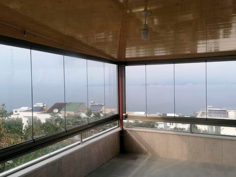 اهمیت شیشه بالکنی