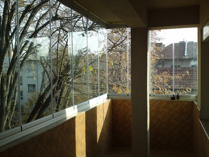 شیشه بالکن در پردیس