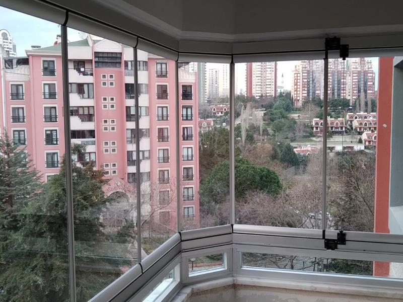 طراحی شیشه های بالکنی