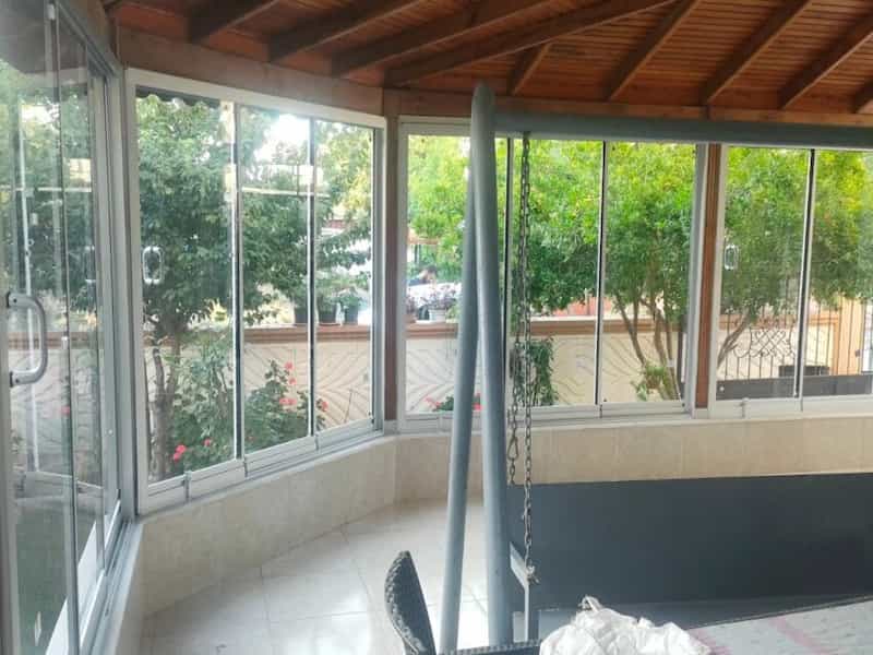 تاثیر شیشه بالکنی در نمای ساختمان