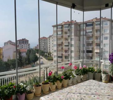 تاثیر شیشه بالکنی در نمای ساختمان